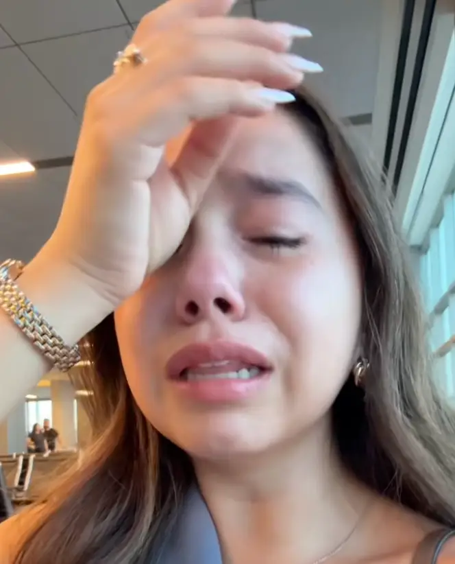 Jos became tearful as she explained what happened (TikTok/@nnnnylsoj)