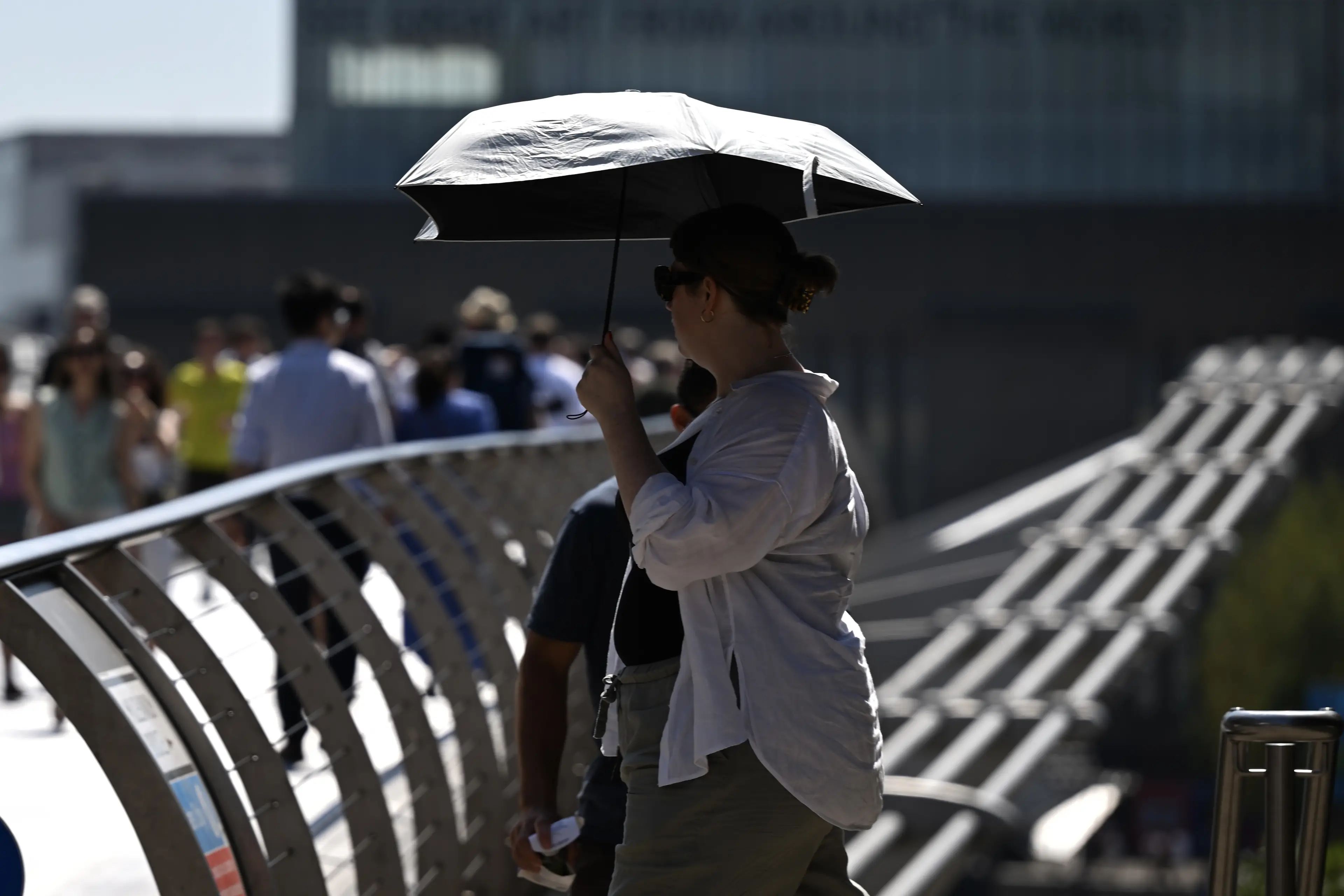 It's important to try and stay out of the sun (Rasid Necati Aslim/Anadolu via Getty Images))