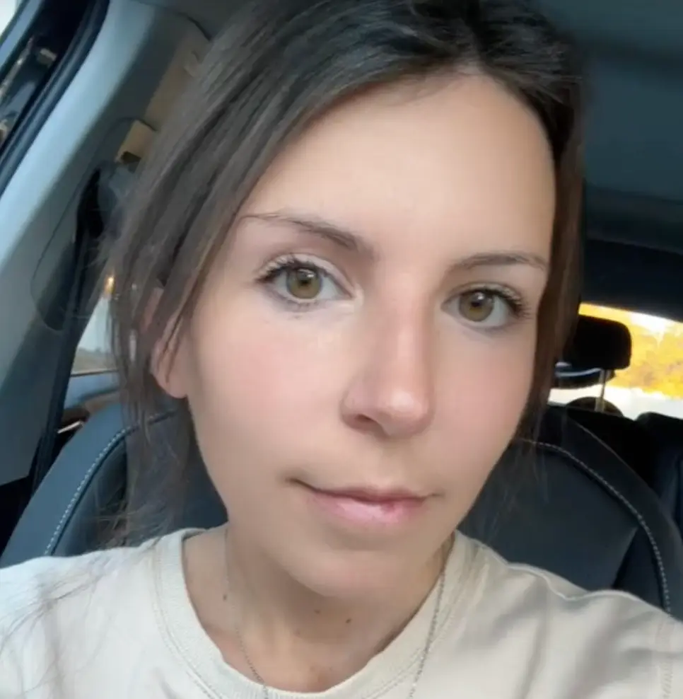 Kristi Halpin has shared four subtle signs she wishes she didn't ignore (TikTok/@mbcmama_k)