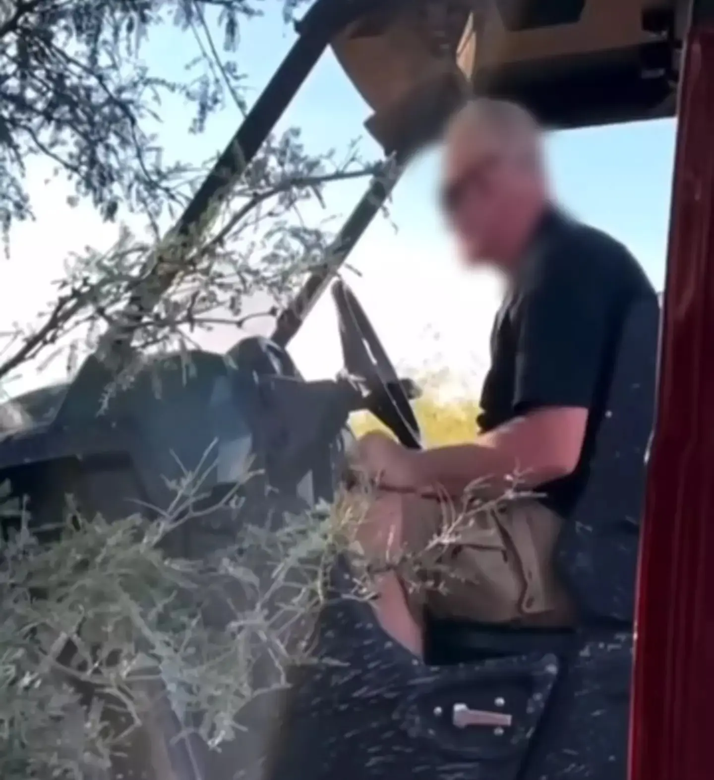 The man was acting strangely (YouTube/Alyssa Vanilla)