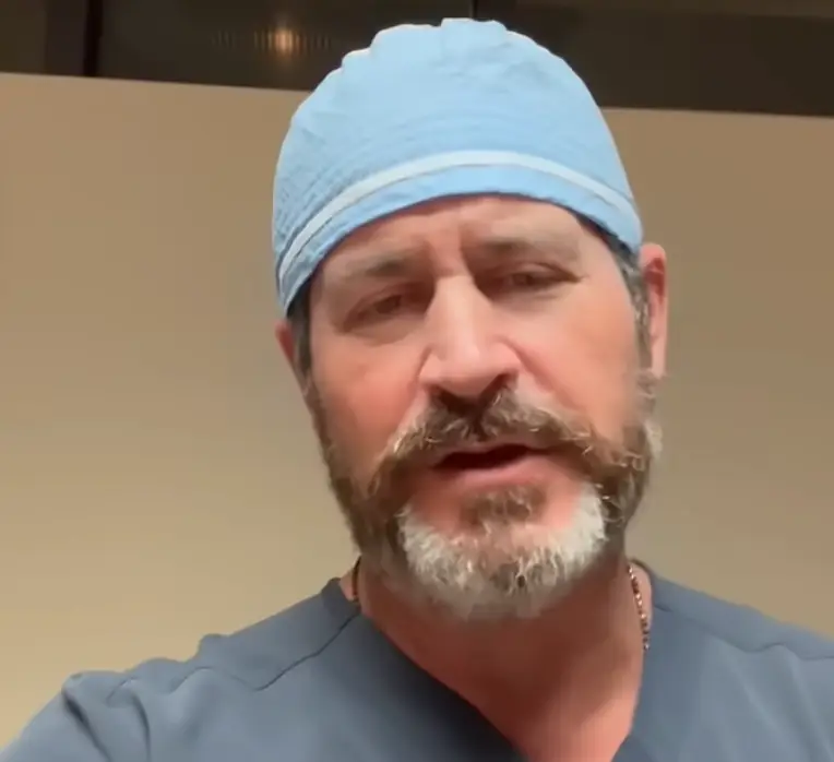 Dr Jeremy London revealed smoking is the worst thing you can do (YouTube/@drjeremylondon)