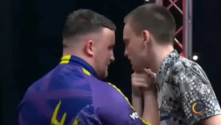 Luke Littler had a tense moment with an opponent.