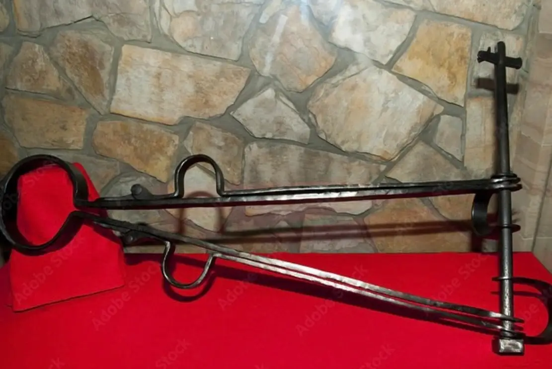 The Scavenger’s daughter is one of the UK's most savage torture methods (Instagram/@salemmuseumoftorture)