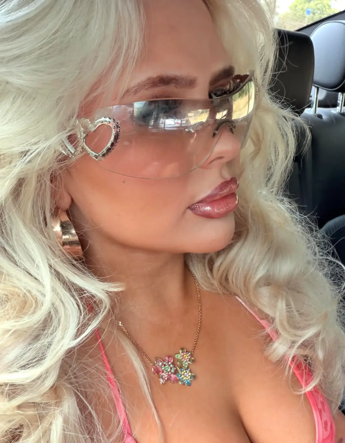 Some students know her as 'Teacher Barbie' (theblondeacademic / Instagram)