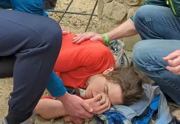 Jasmin Paris became the first woman to make it all the way to the finish line in just under 60 hours in 2024 (Simone Luciani/@escoacorrere/Instagram)