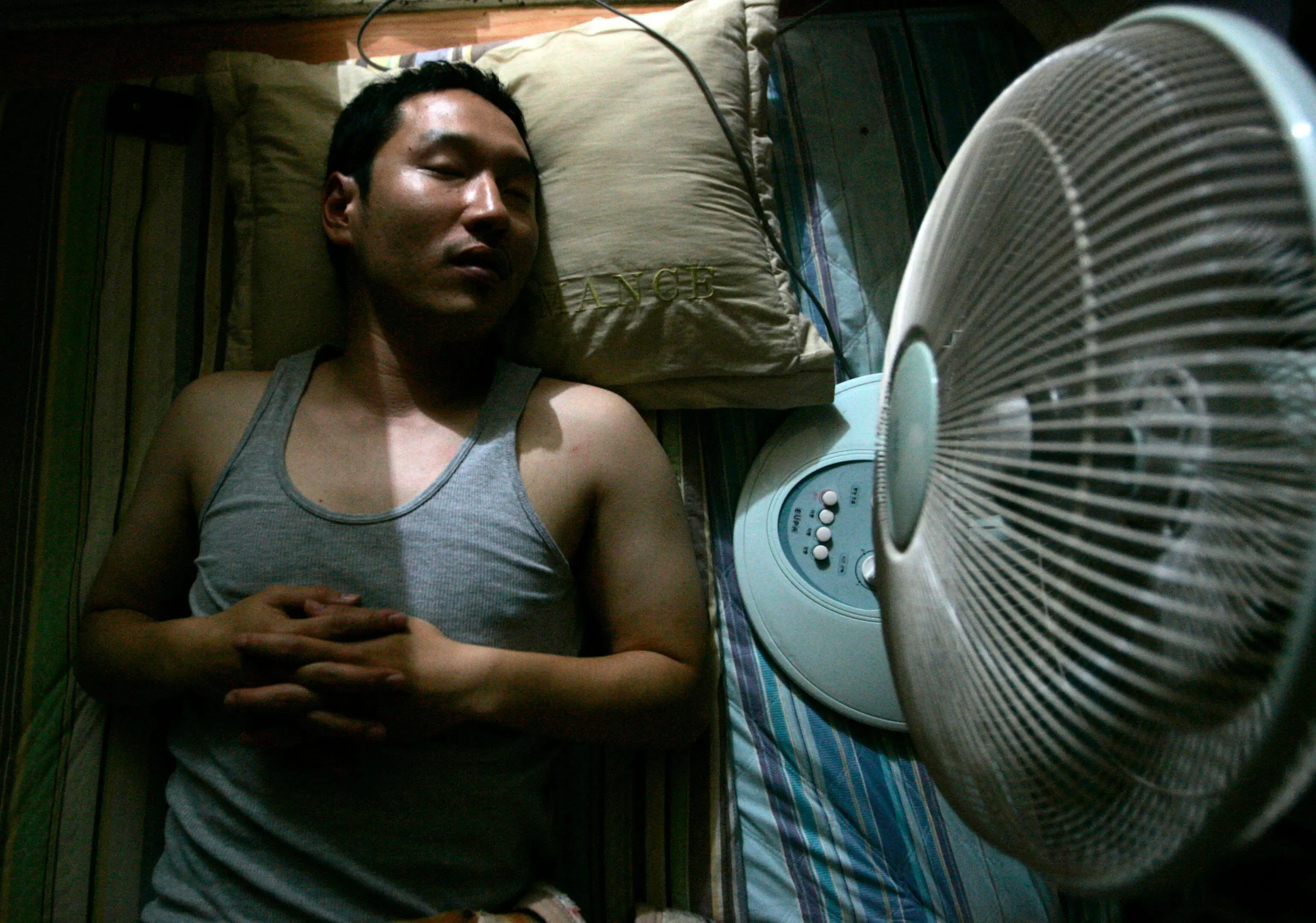 Experts have estimated how much it costs to have a fan on overnight as temperatures in the UK continue to rise.