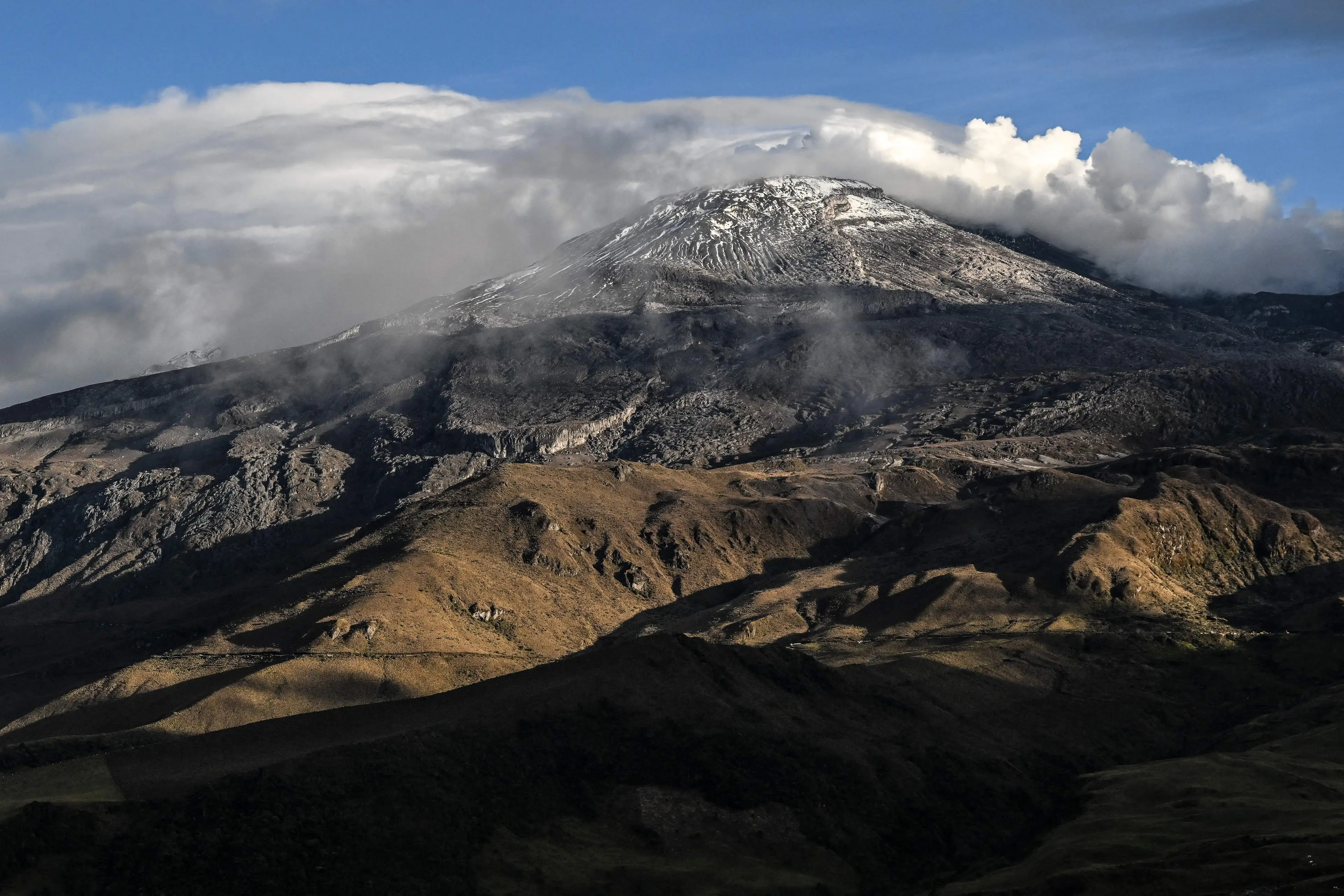 The Nevado del Ruiz volcano killed thousands in Colombia when it erupted in 1985. (JOAQUIN SARMIENTO/AFP via Getty Images)