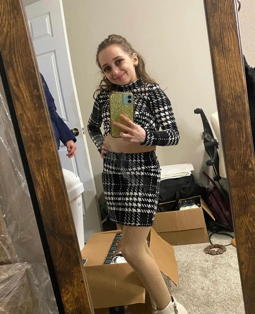 The 26-year-old has shared her story about living with pituitary dwarfism. (Instagram/@thereal_shaunarae99)