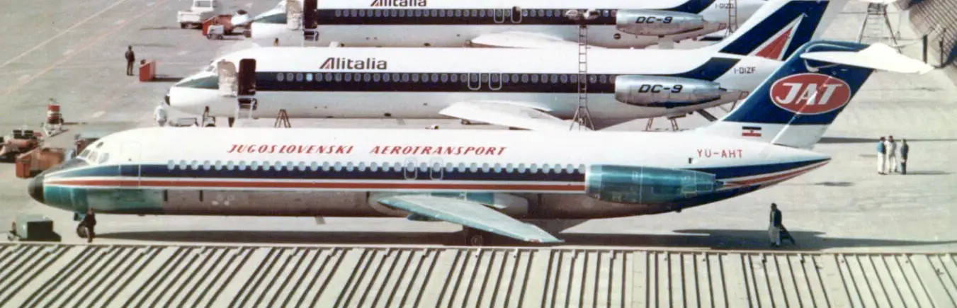 JAT Flight 367 photographed before the crash (McDonnell Douglas/Wikimedia Commons)