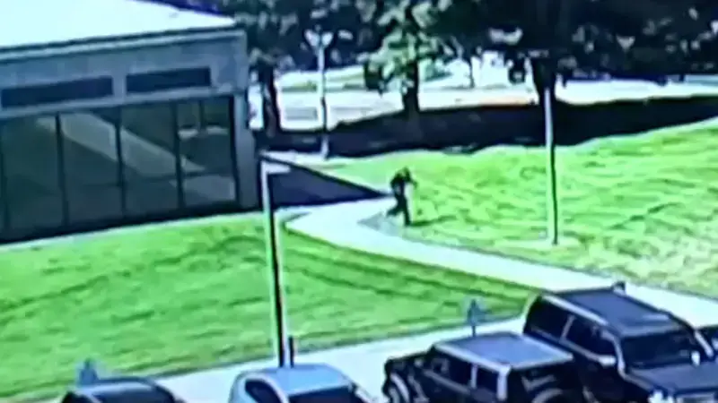 The FBI said the suspect shooter climbed up onto the roof of a nearby building and 'fled off of the campus and into a neighbourhood' (FBI)