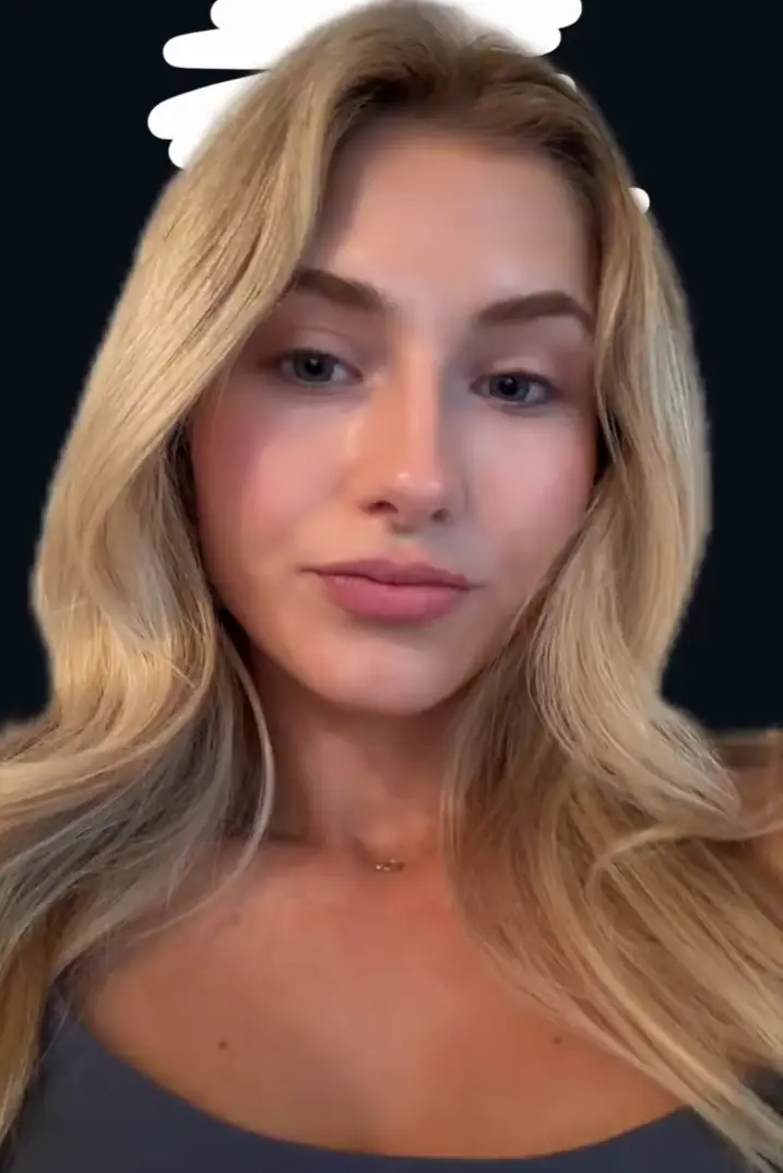 She's got some rather strange DMs since going viral (TikTok/@that.sara.with.no.h)