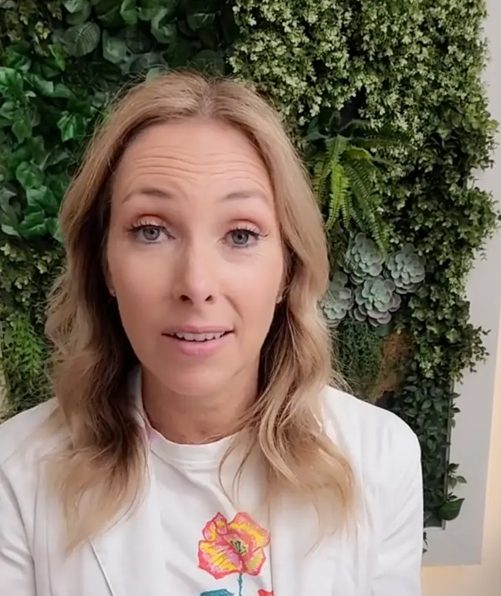 Don't hold your poo in, the doctor says (TikTok/@j9naturally)