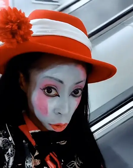 Geisha still rocks the bright coloured makeup and outfits (jahgeisha/Instagram)