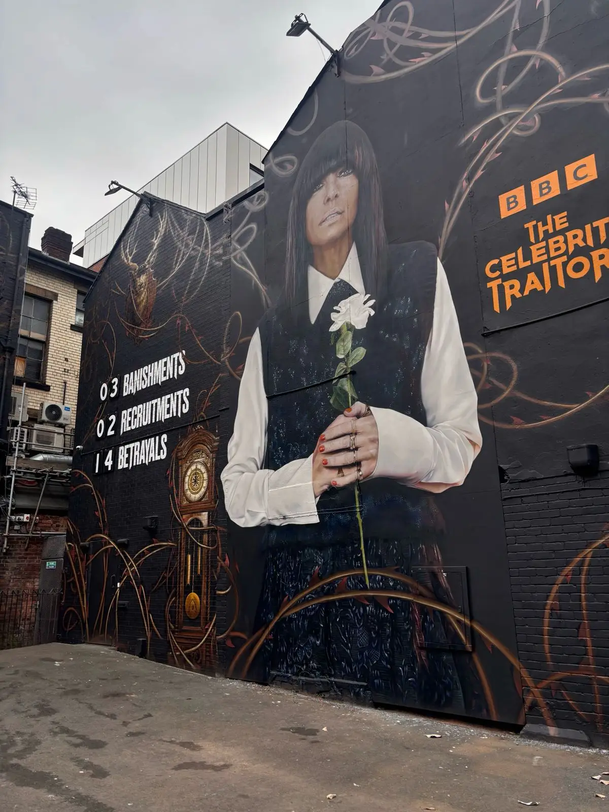 The mural promises 14 betrayals have taken place so far in Celebrity Traitors season two (LADbible)