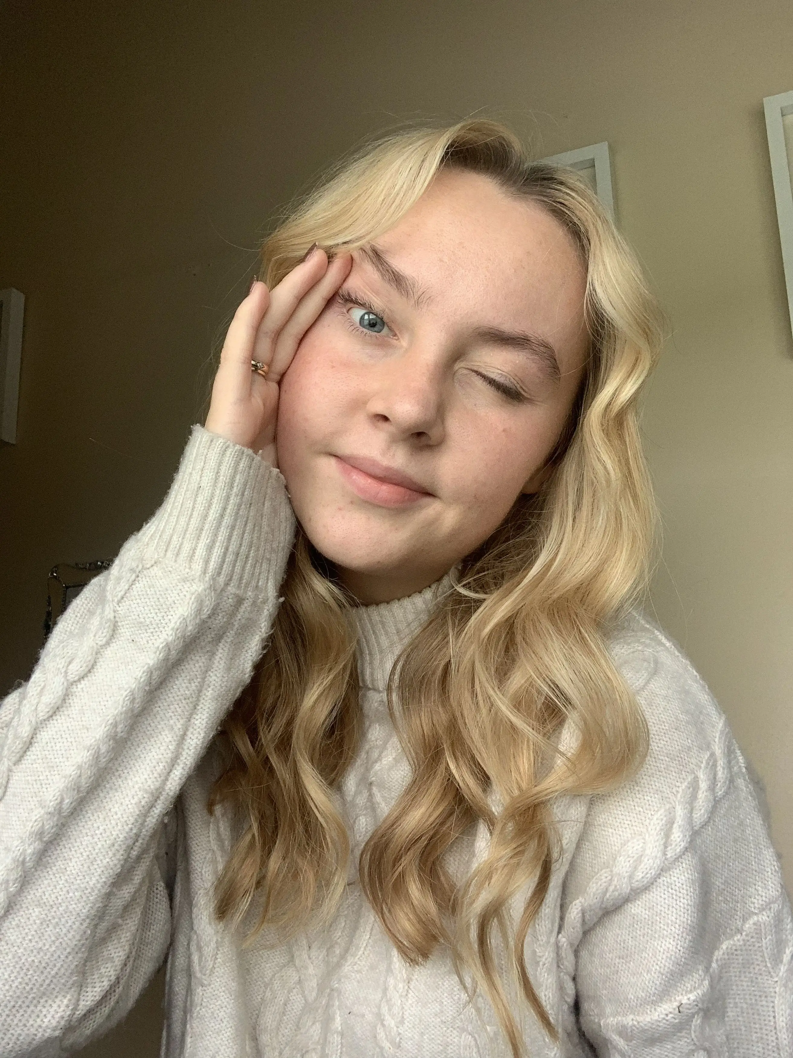 The 20-year-old can't keep her eyes open (Kennedy News and Media)