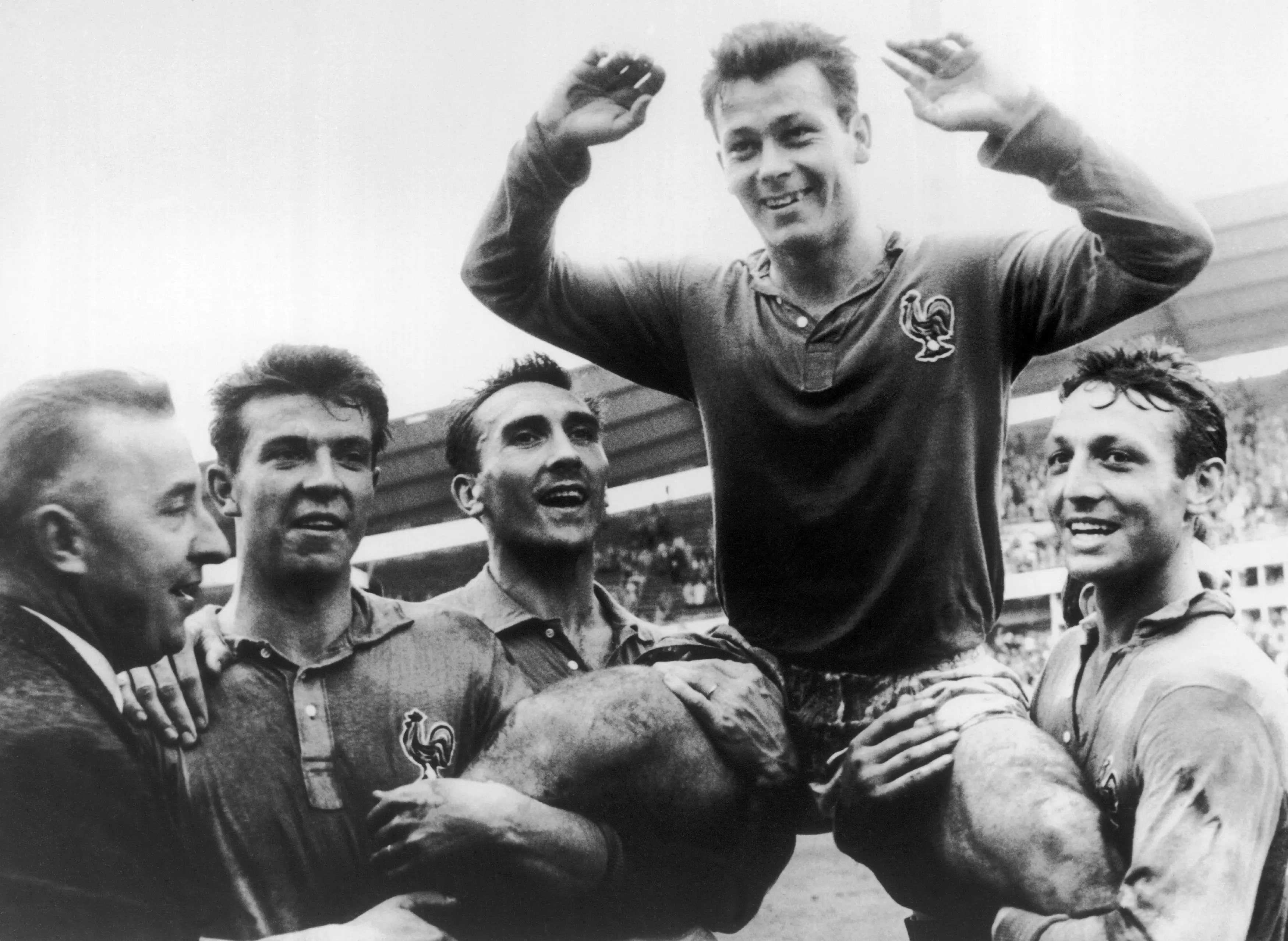 Fontaine being held by his team mates in 1958 (Keystone-France/Gamma-Keystone via Getty Images)