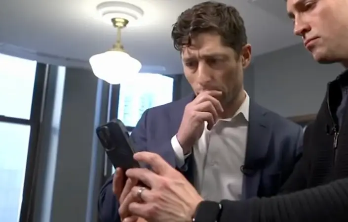 Minneapolis mayor Jacob Frey shared a blunt assessment of the footage taken by the ICE agent (ABC 7 Chicago)