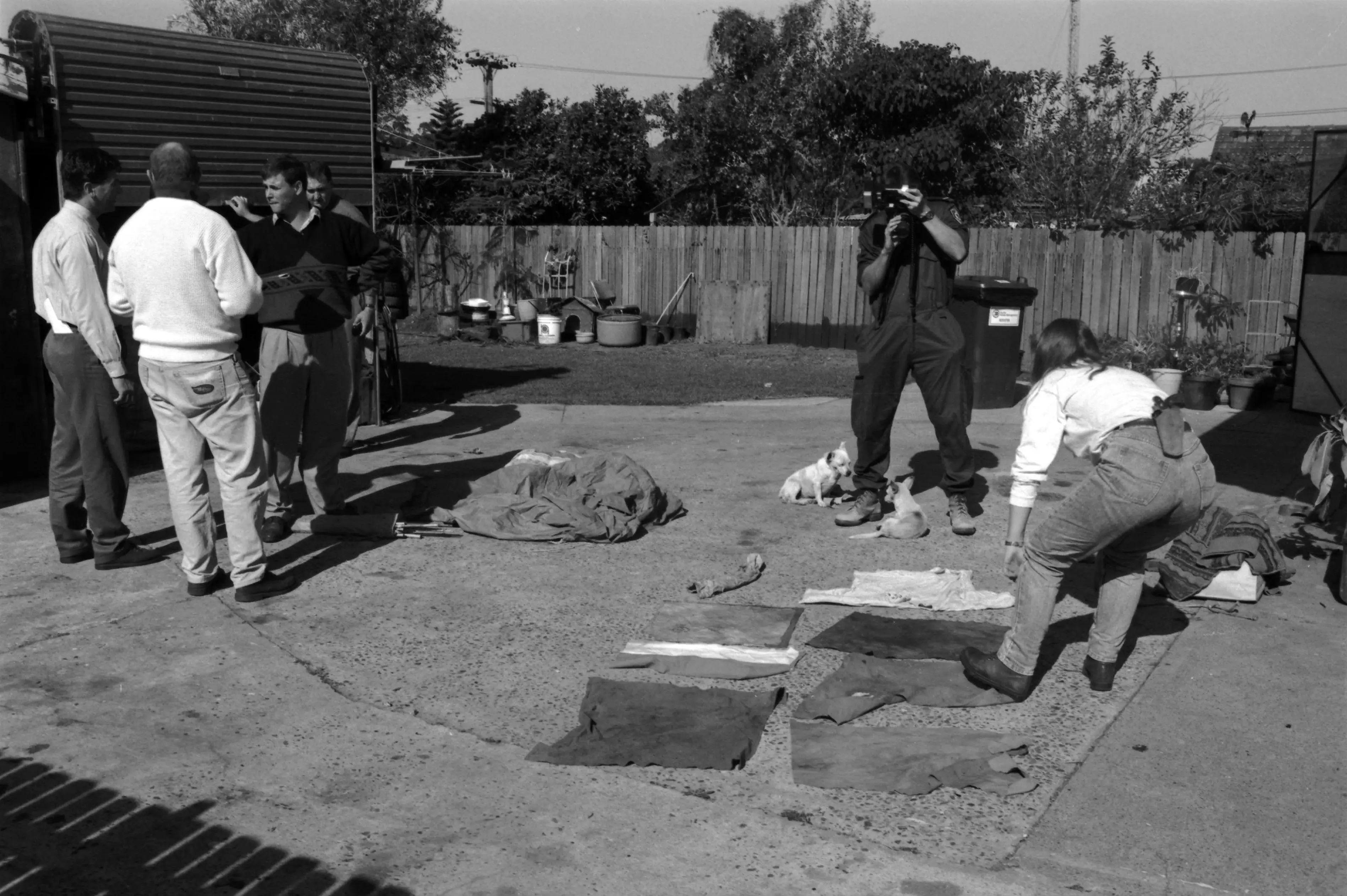 Police searching the home of Milat’s mother in 1994 (Fairfax Media via Getty Images)