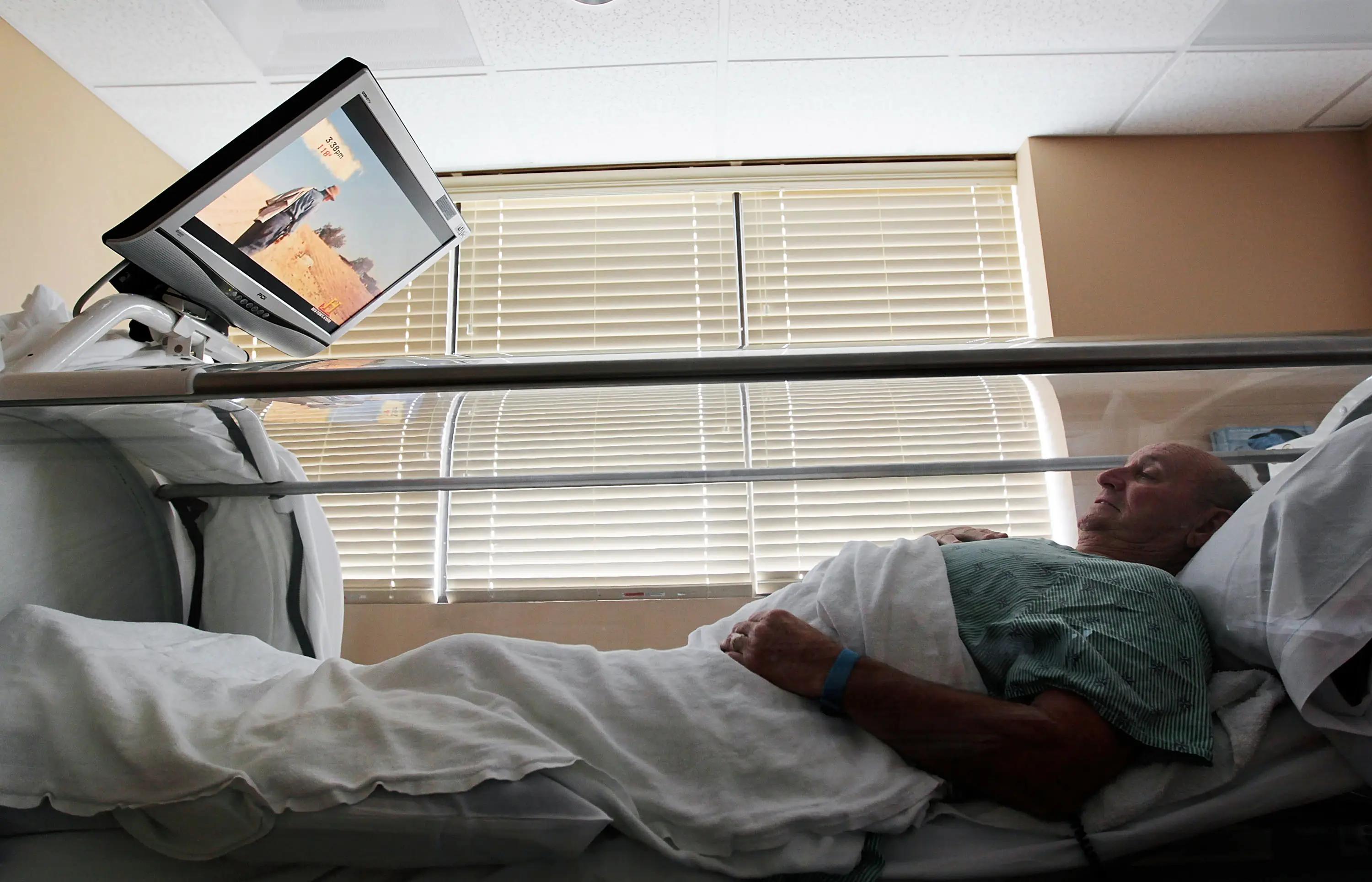 Hyperbaric chambers are used to help treat a variety of different health conditions (Chris Hondros/Getty Images)