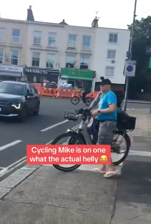 Mikey was waiting to see if the car would drive down the 'no entry' road (X/@___KR111BACKUP)