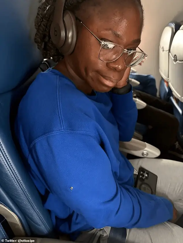 Otto shared the picture of Tubman with the earring in her sleeve (X/Ottosipe)