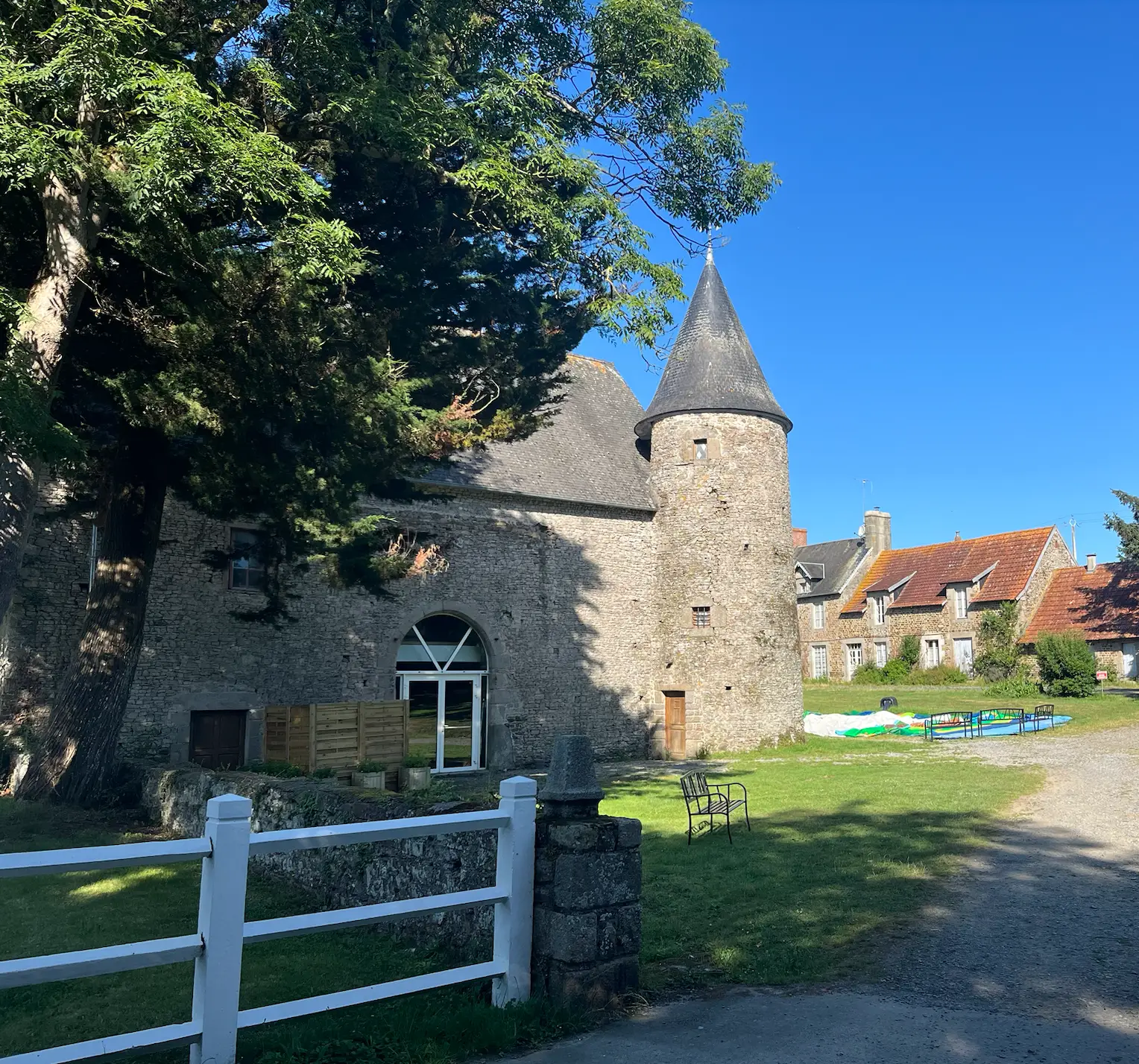 It's easy to forget you're camping with some of the stunning settings (LADbible)