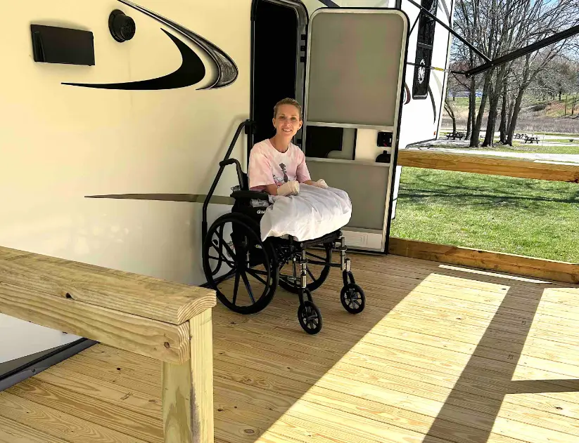 Lucinda 'Cindy' Mullins endured four amputations due to an infection. GoFundMe/ Miraclesformullins