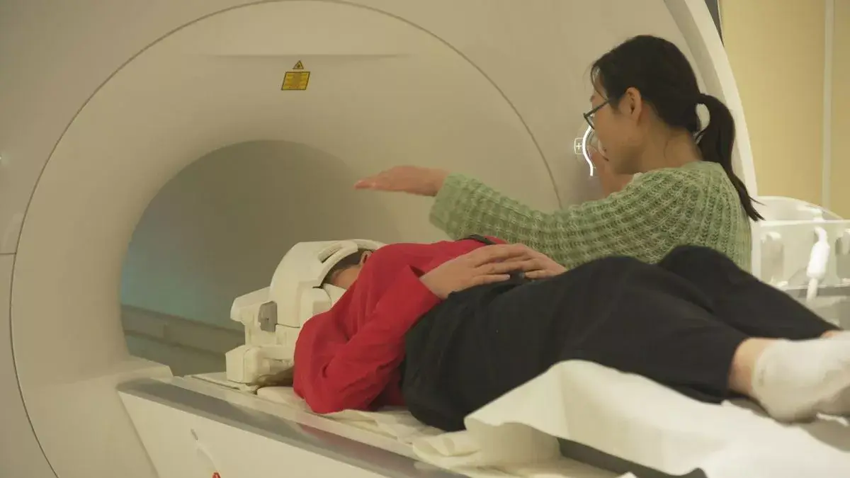 MRI scans revealed how teenage brains respond differently to smartphone and social media use in comparison to adults (ITV)