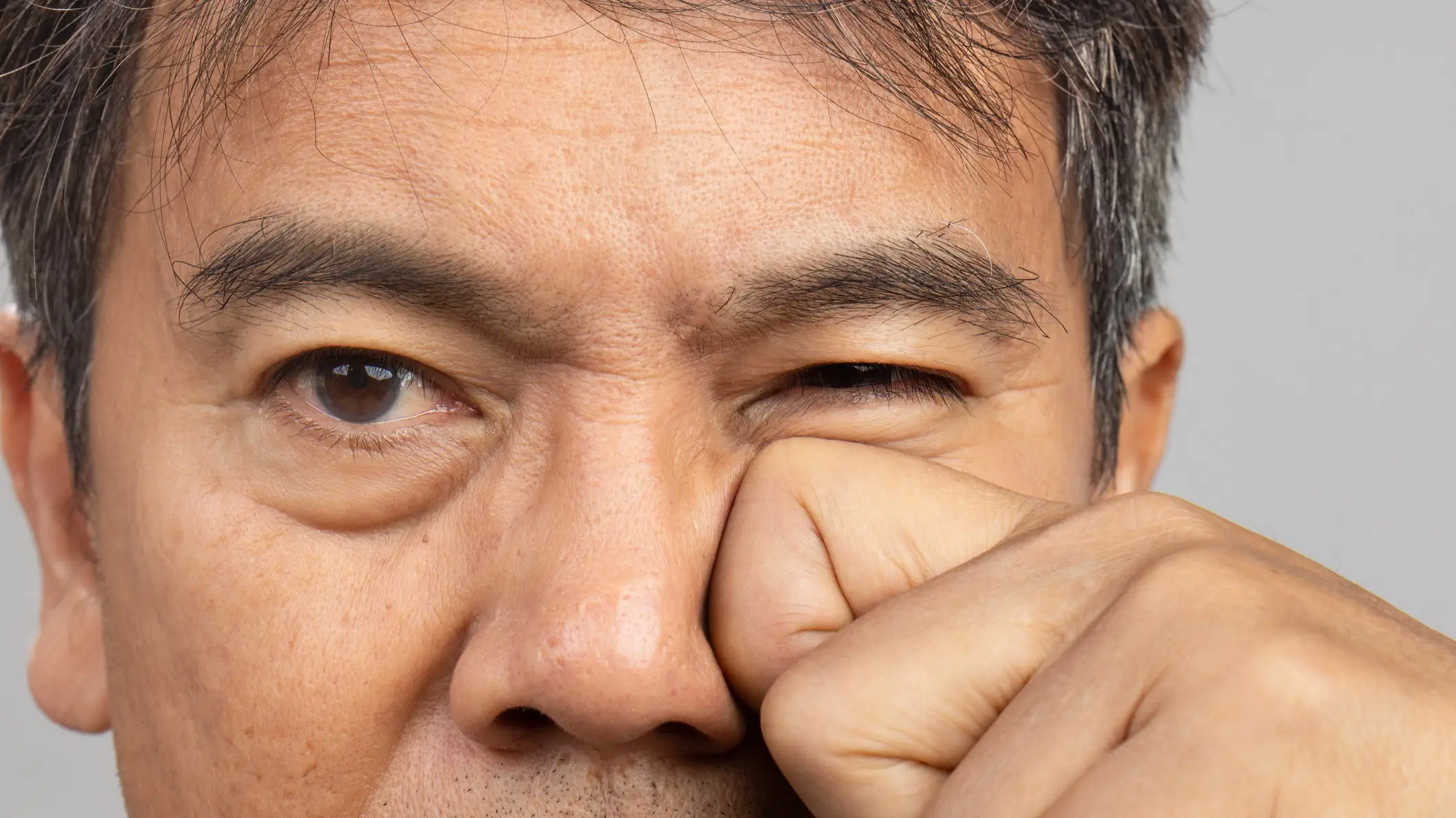 Doctor explains why your eyelid 'randomly' twitches and how to stop it