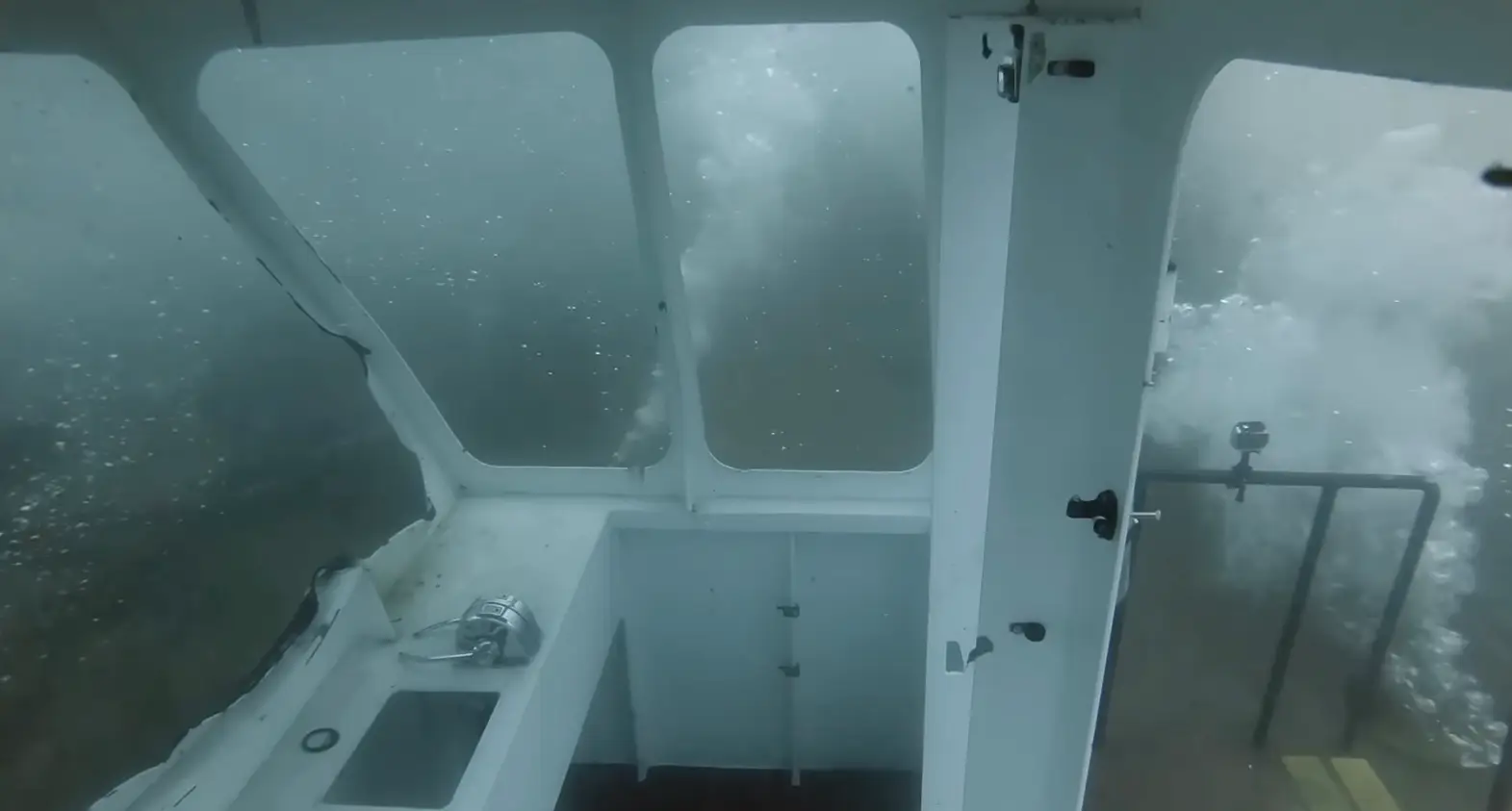 Cameras captured every stage of it's dramatic descent (YouTube/UWPICVID)