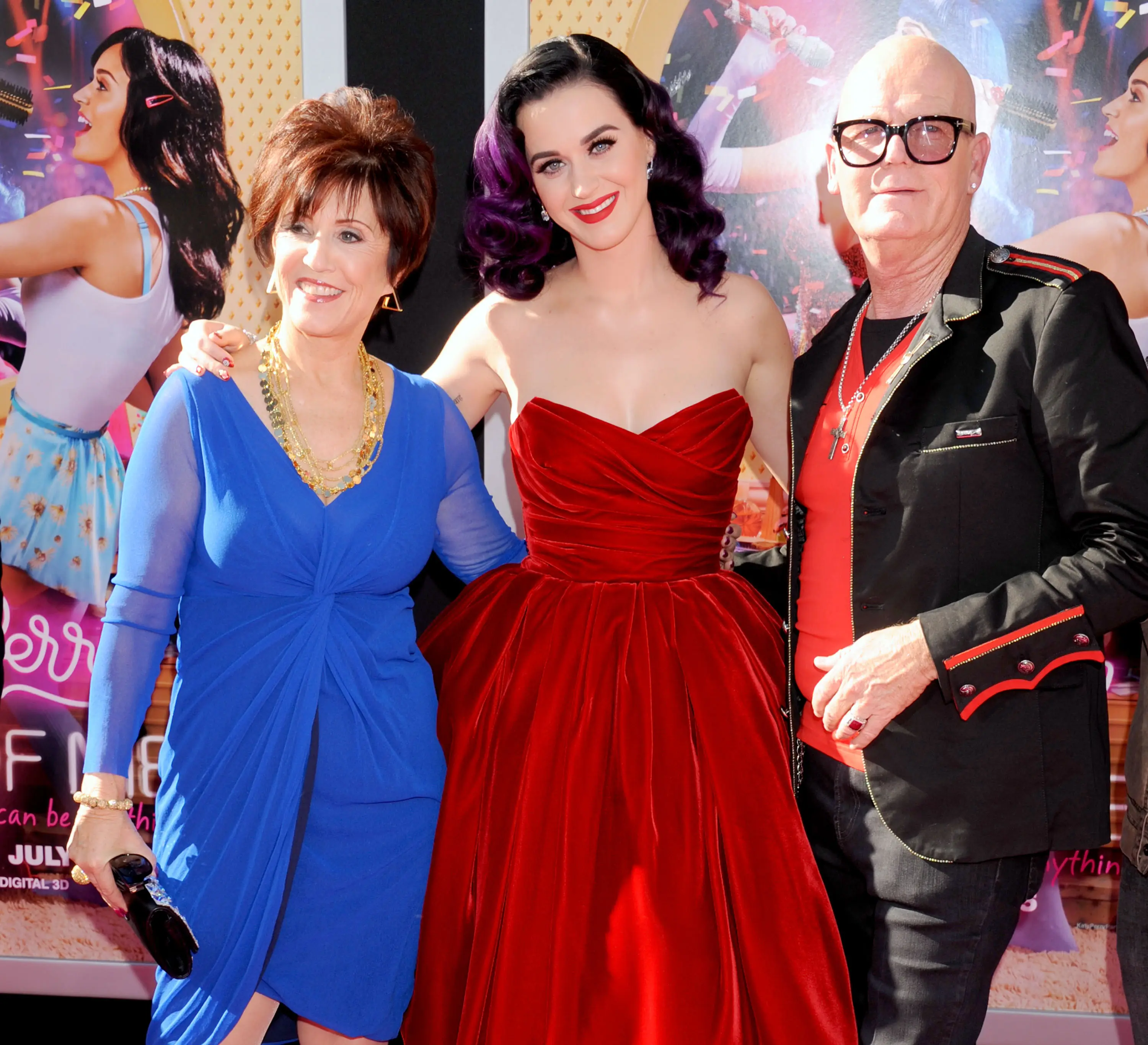 The star pictured with her parents Mary and Keith (Gregg DeGuire/WireImage)