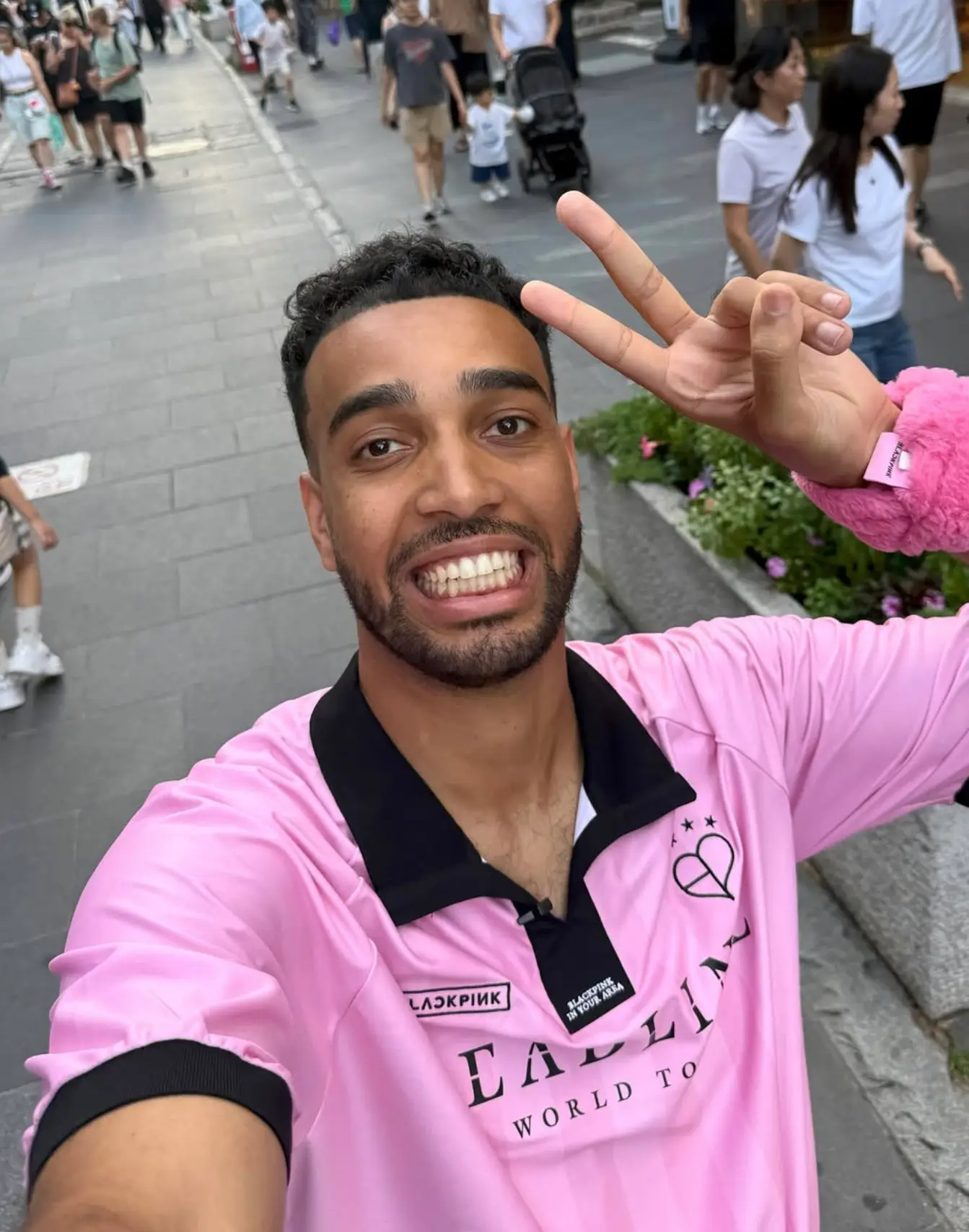 The crowd ended up clocking onto the YouTuber's diguise (Instagram/@niko)