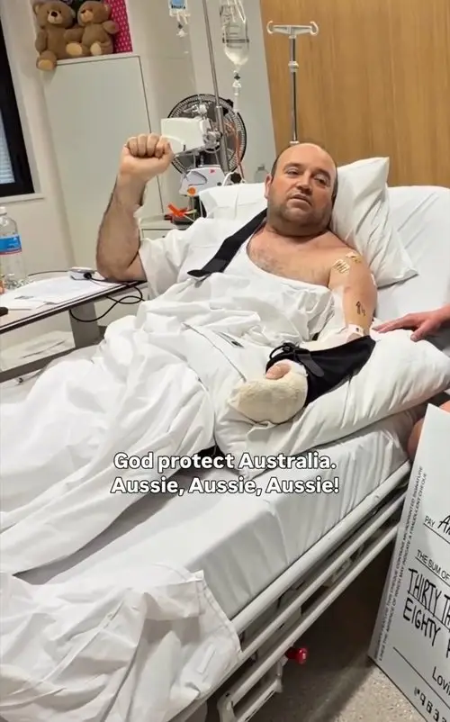 Al Ahmed was handed a cheque while recovering in hospital (Instagram/@mdmotivator)