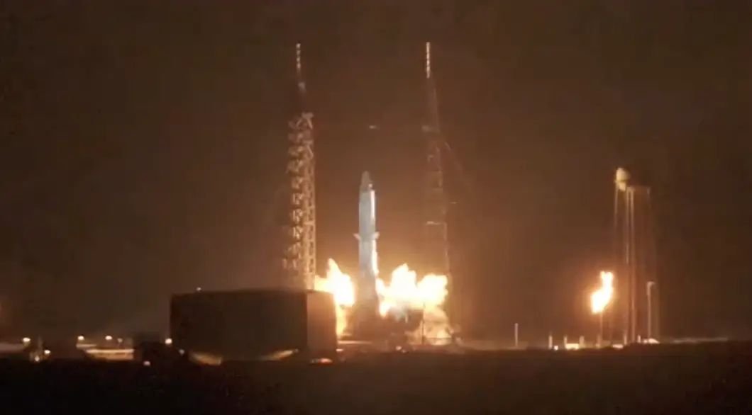 The New Glenn rocket exploded on the launch pad (YouTube/NASASpaceflight)