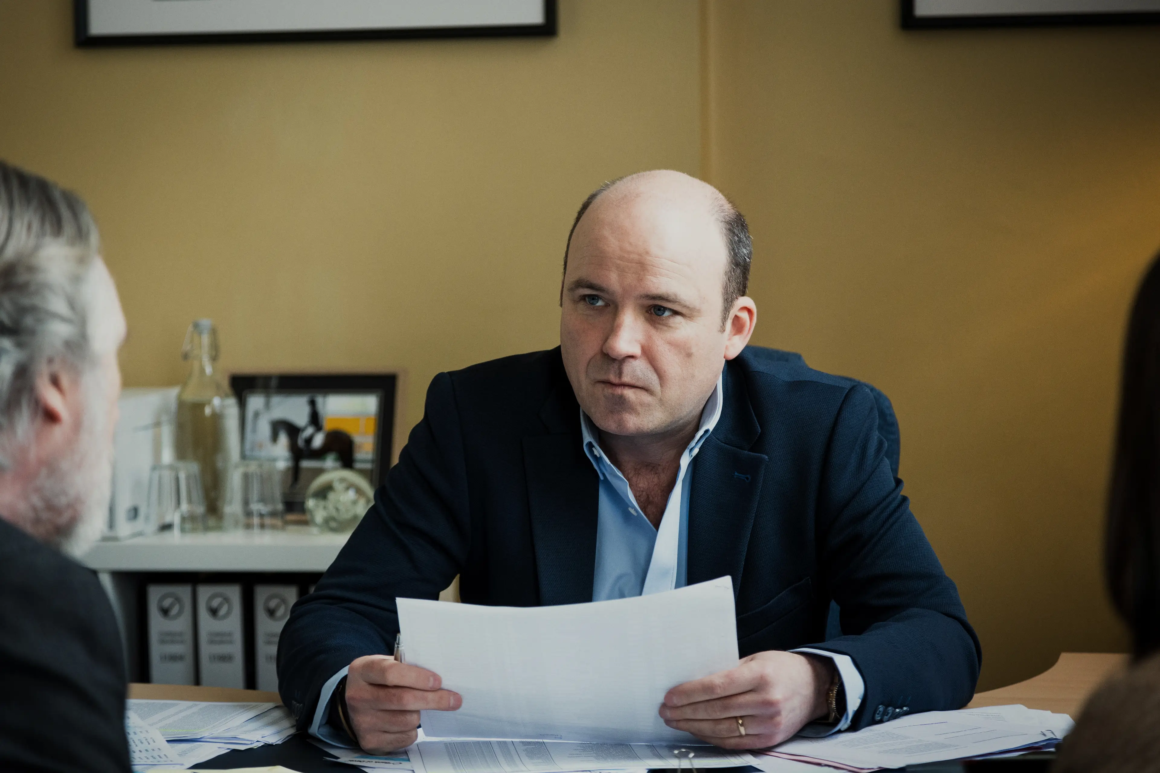 Rory Kinnear plays Dave in the films. The man himself says his actor is a much better singer than he is. (Netflix)