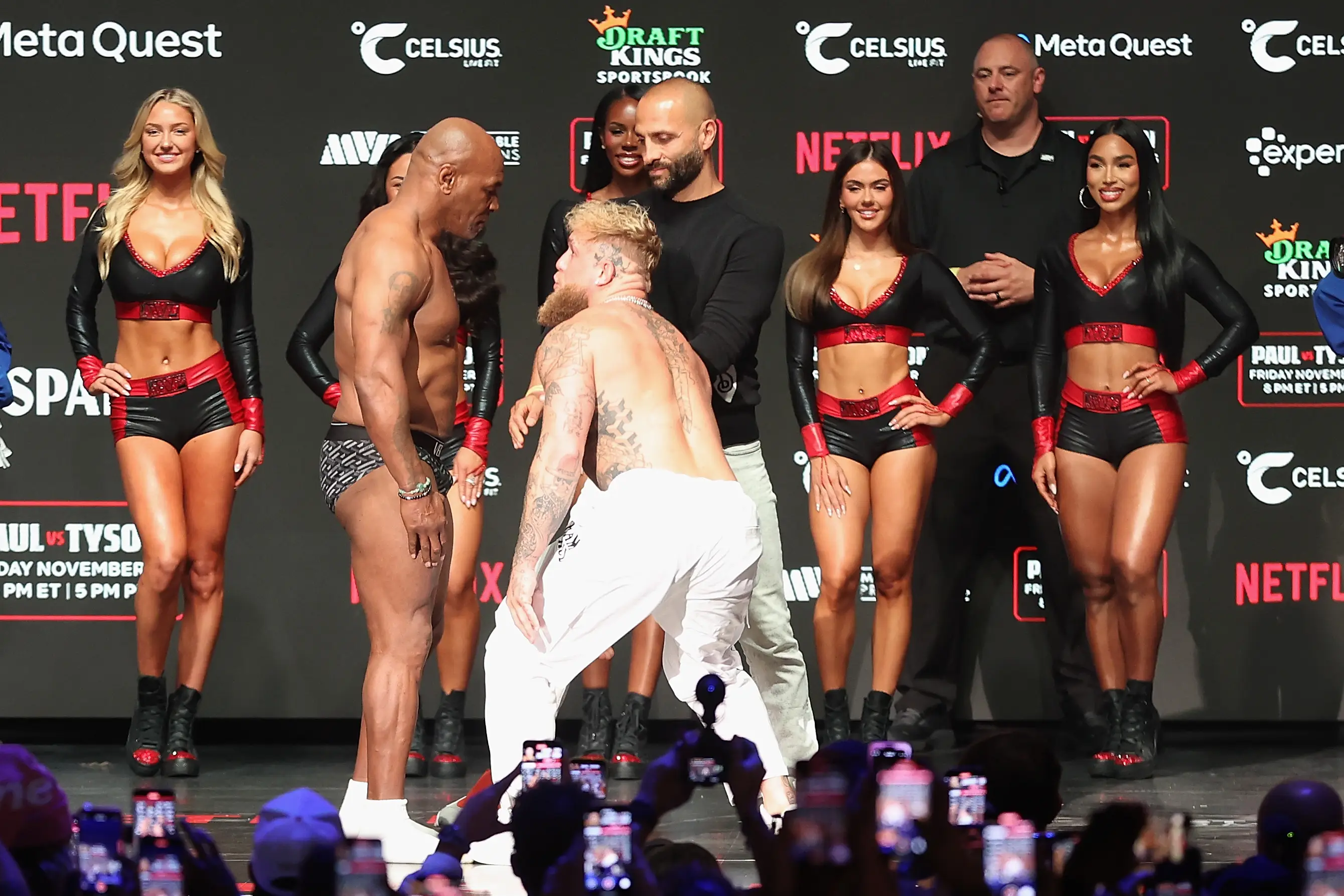 The fighters during their final weigh-in (Christian Petersen / Getty Images)