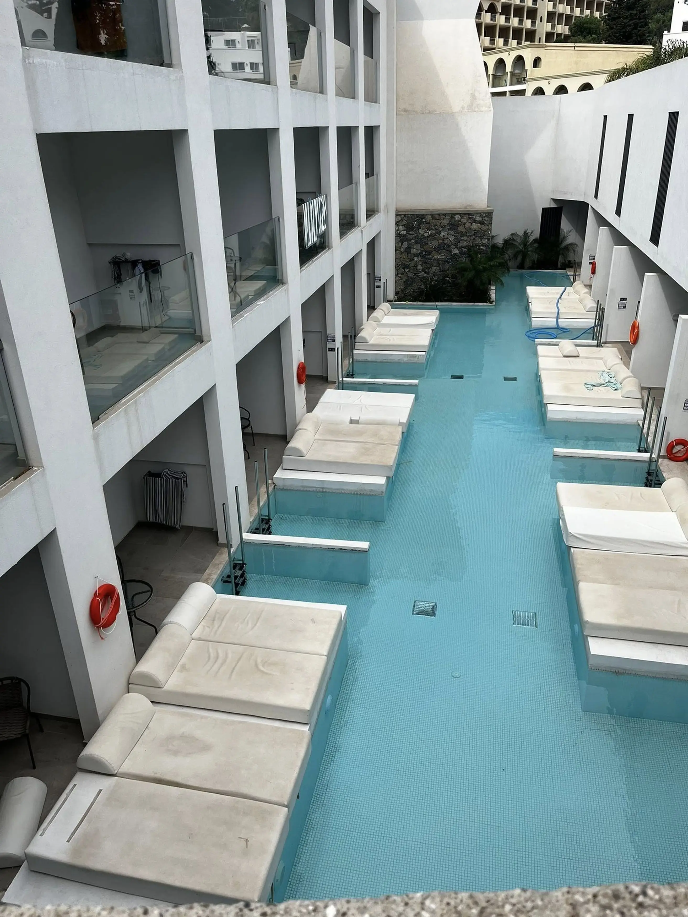 The 'grimy' sun beds were the nail in the coffin for the newlyweds (Kennedy News and Media)