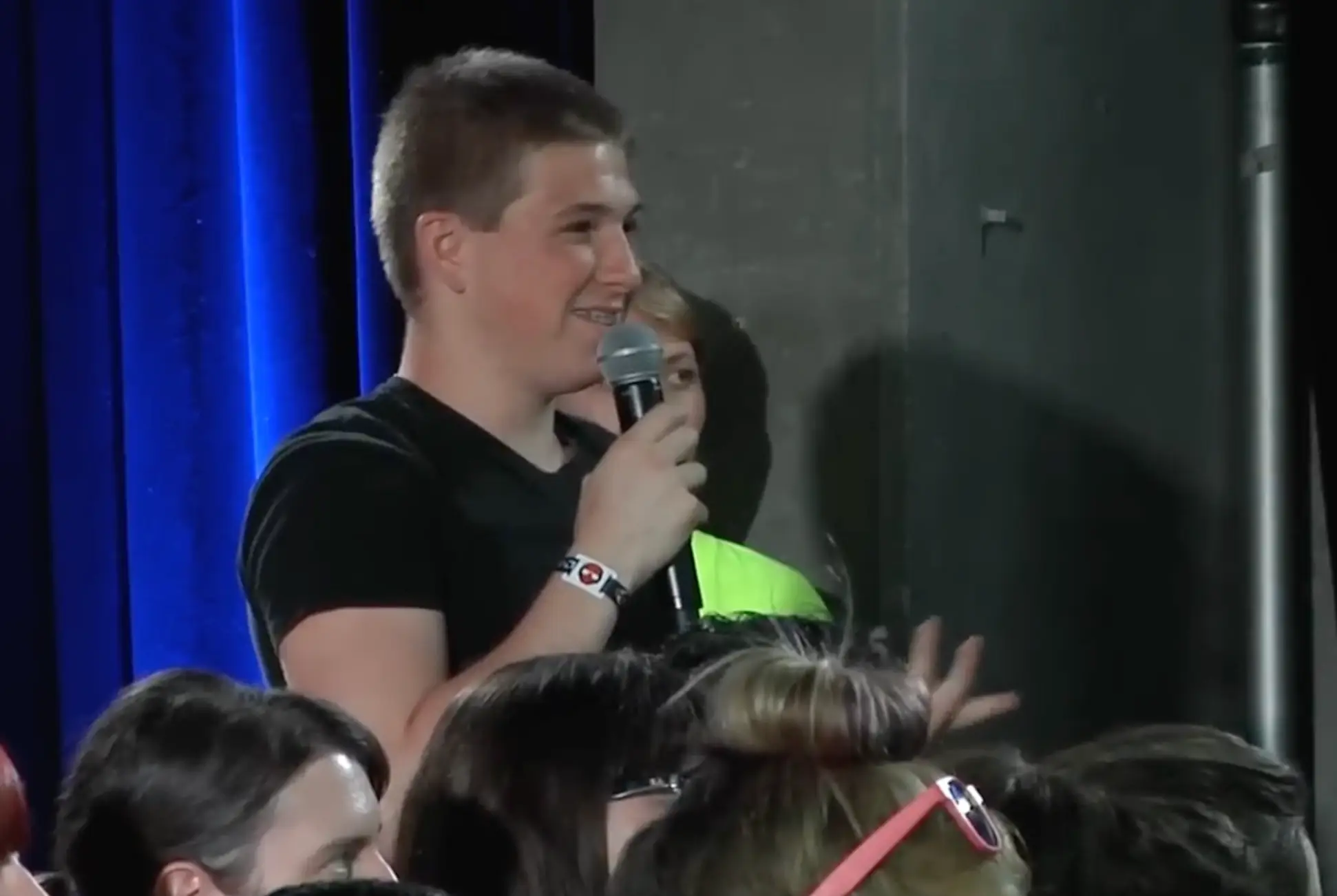 The fan asked what Cranston liked about Albuquerque.