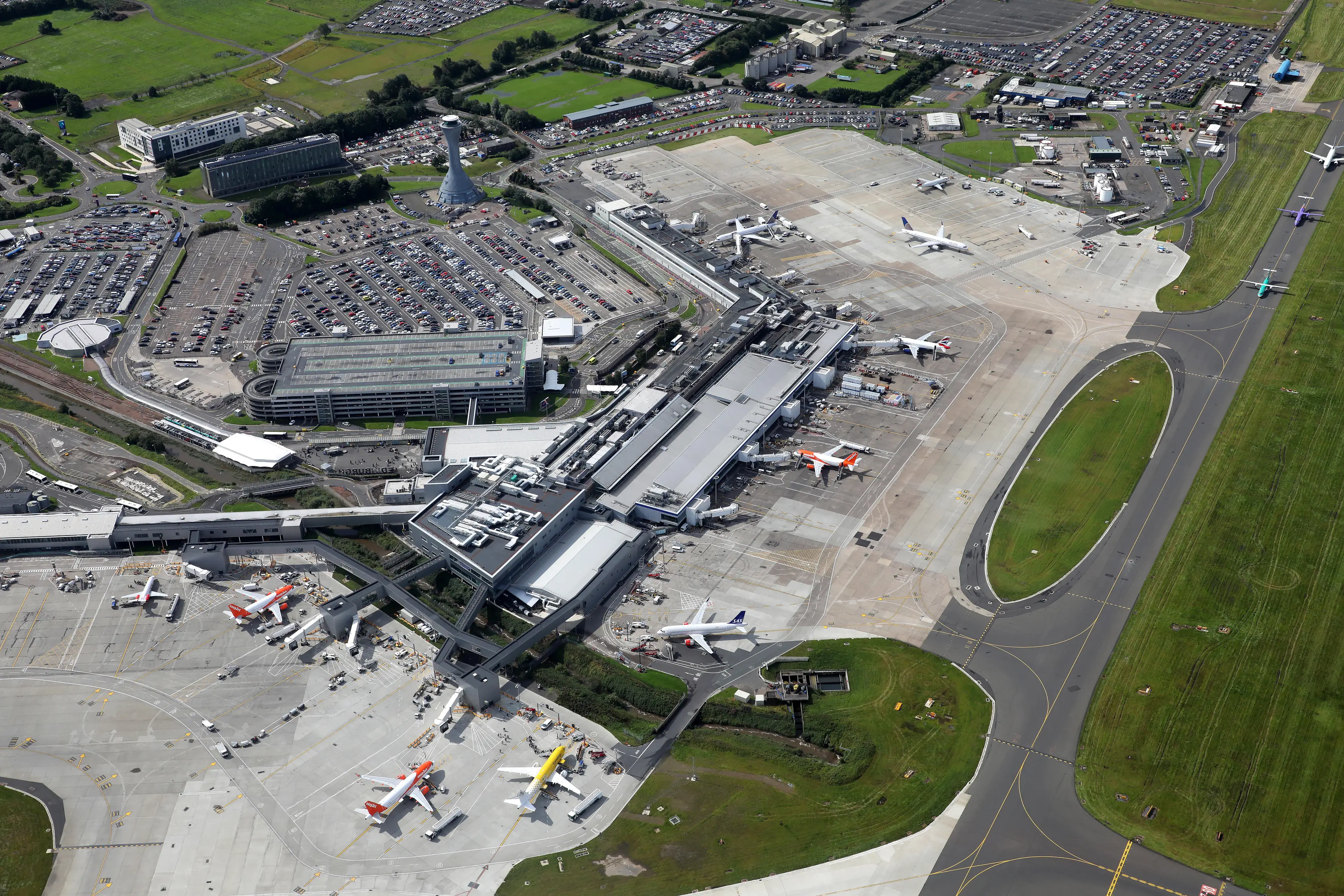 Airport fire crews and Scottish Fire and Rescue Service were waiting for the airplane on the ground at Glasgow Prestwick Airport.