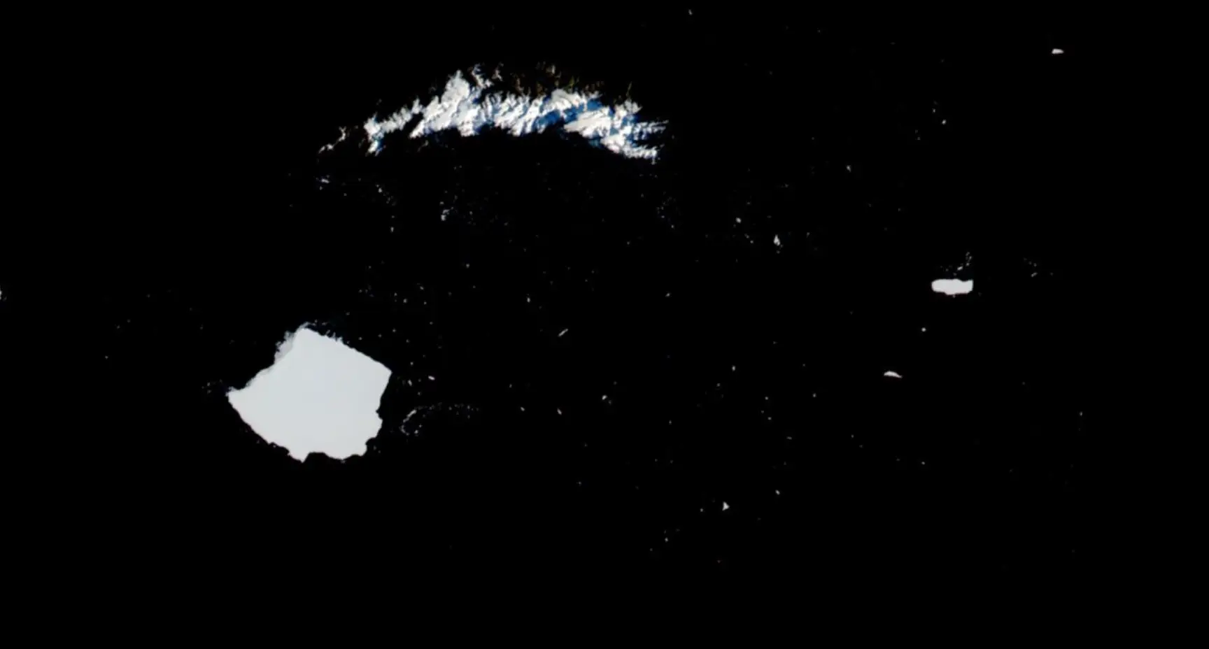 NASA captured images of the 20km iceberg drifting away (NASA)