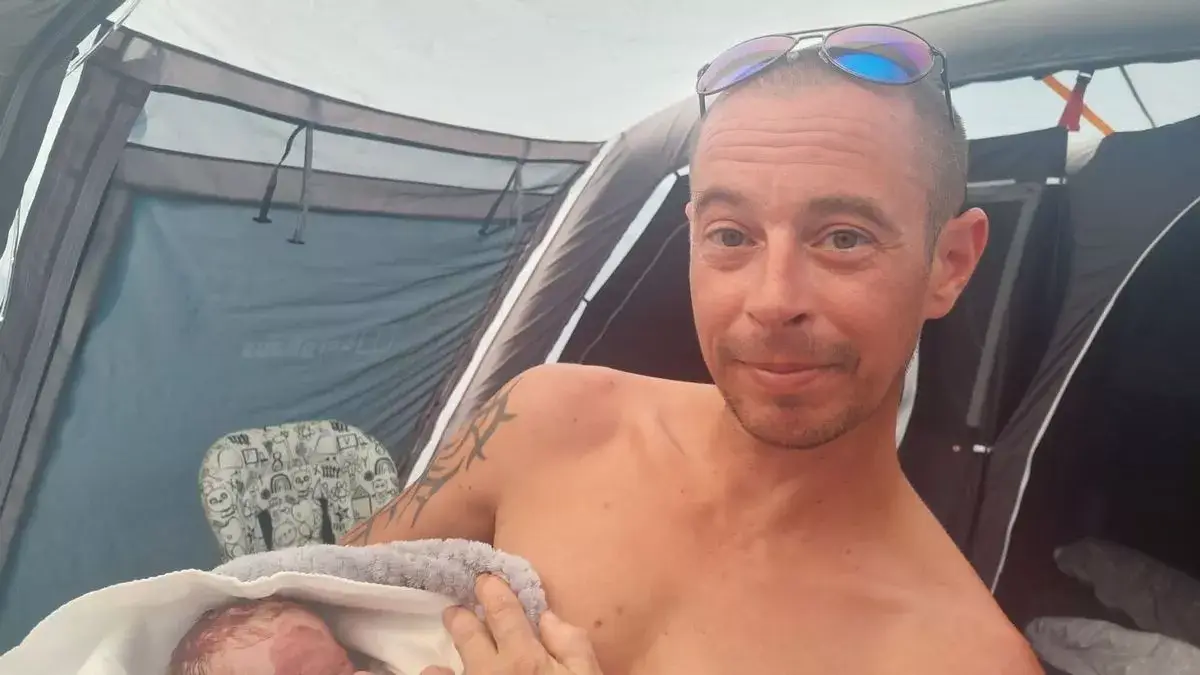 Stunned dad Stuart helped deliver their daughter in their tent (Kennedy News and Media)
