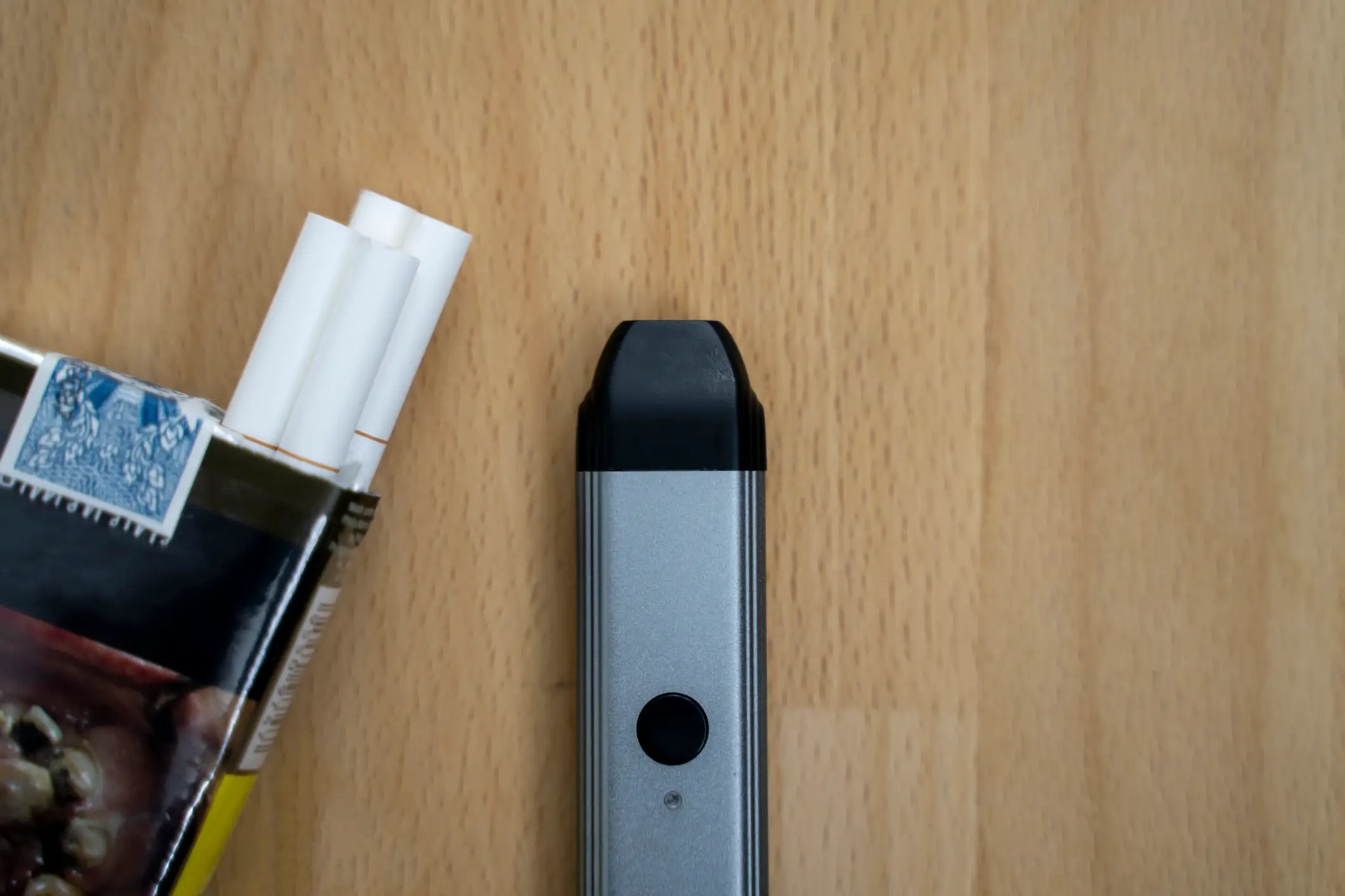 A simulation has outlined what happens to the lungs when you pick up a vape or cigarette (Getty Stock Images)