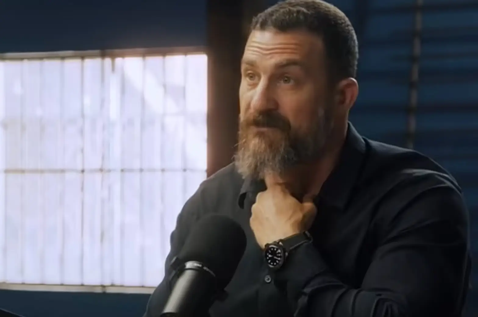 Dr Andrew Huberman says mouth breathing is ruining your face (Youtube/modernwisdom)