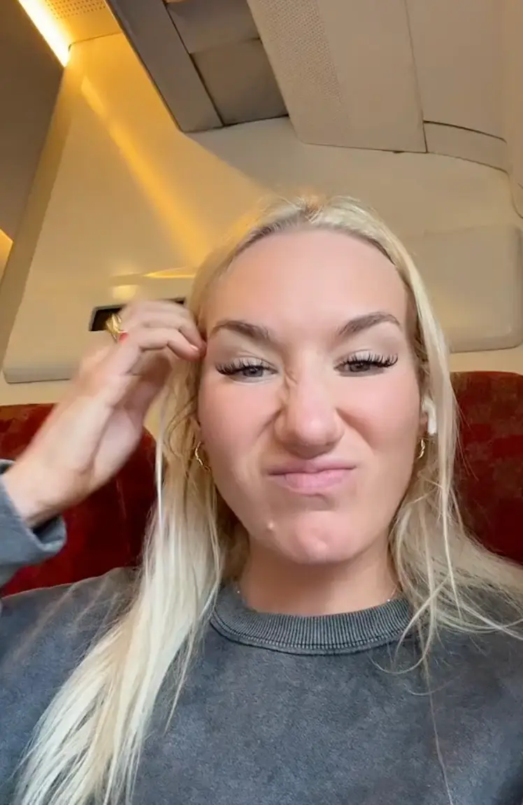 TikToker Amy Grundy had an important reminder for airport travellers (TikTok/@amygrundy7_)