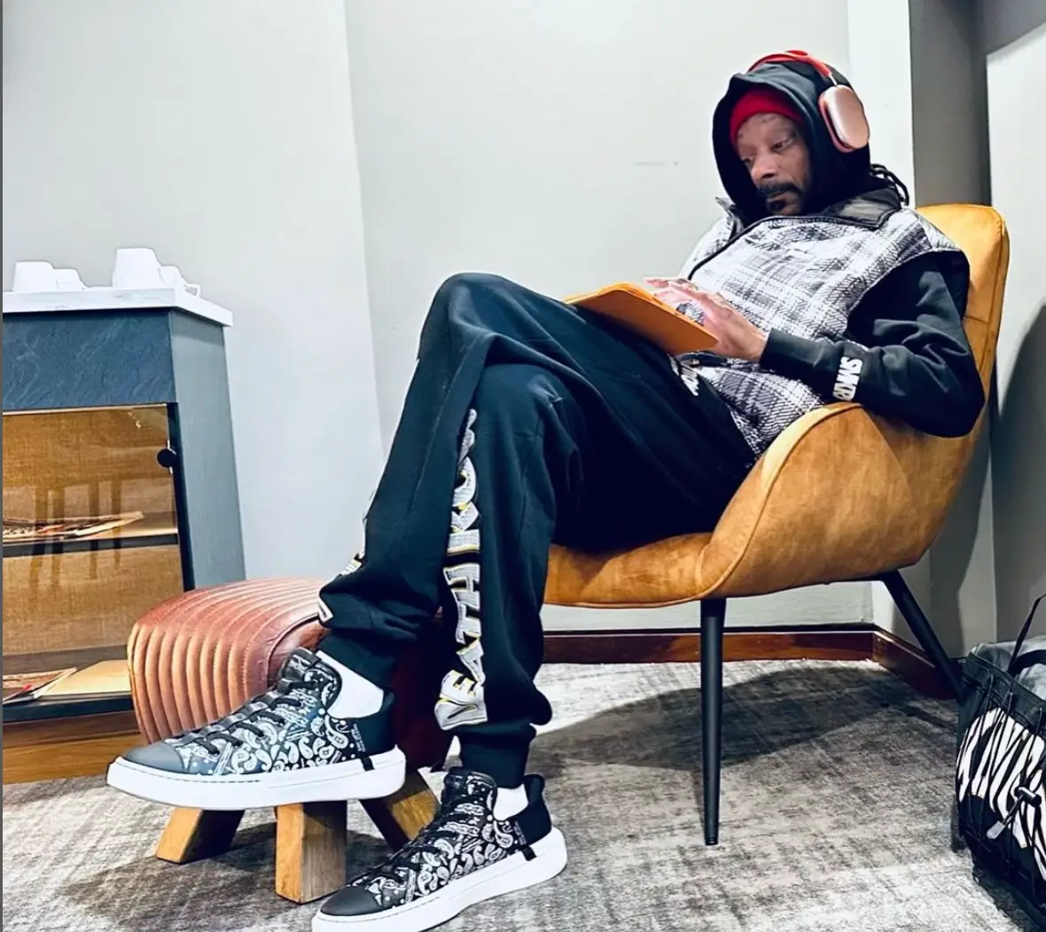 Snoop Dogg didn't include Eminem in his top ten list of rappers.