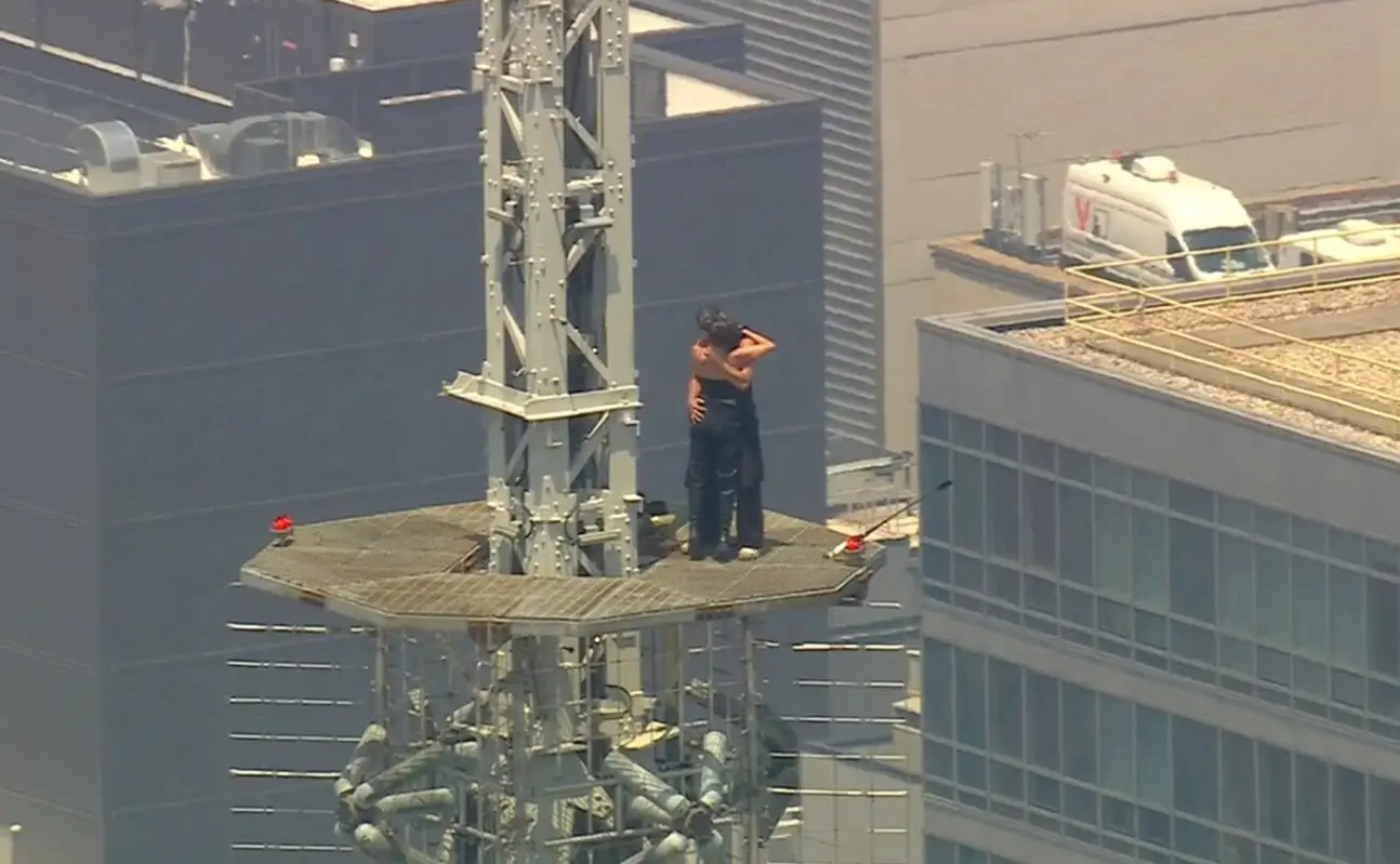 The duo appeared to get engaged before sharing an embrace at the top of the Empire State Building (WABC)