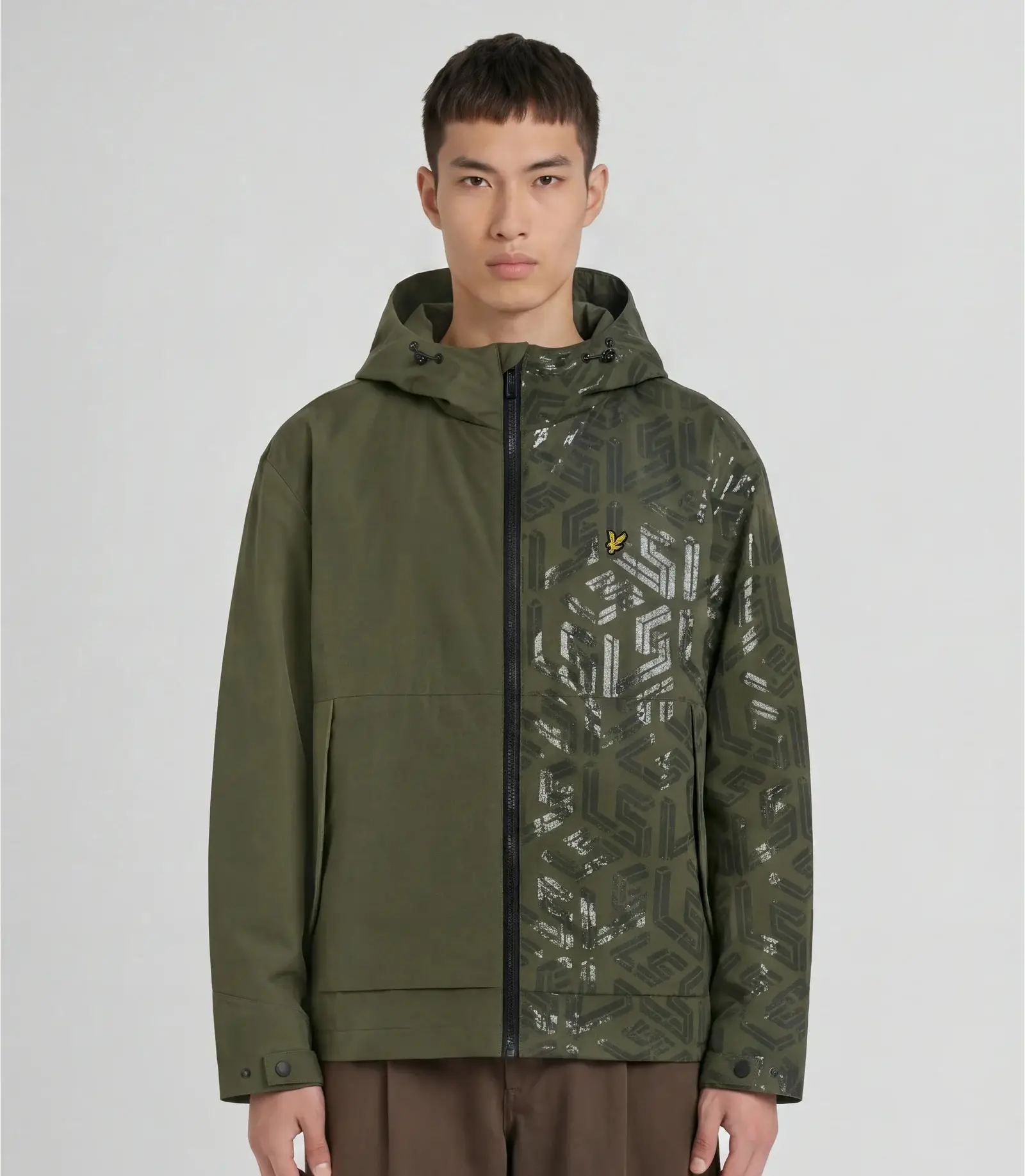 The jacket reveals a 3D-effect pattern when it gets wet (Lyle & Scott)