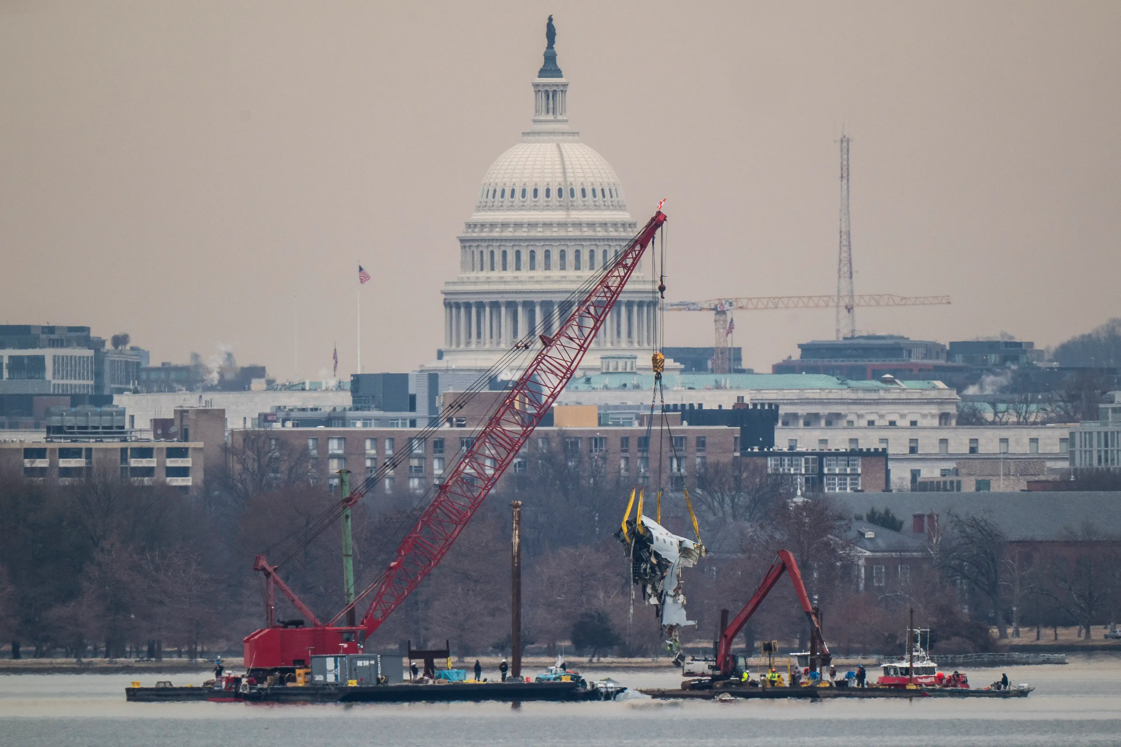 Officials have started to remove the wreckages from the Potomac River (Jabin Botsford/The Washington Post via Getty Images)