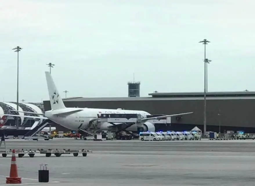 Ambulances were pictured next to the plane at the airport. (X/@tinchok555)