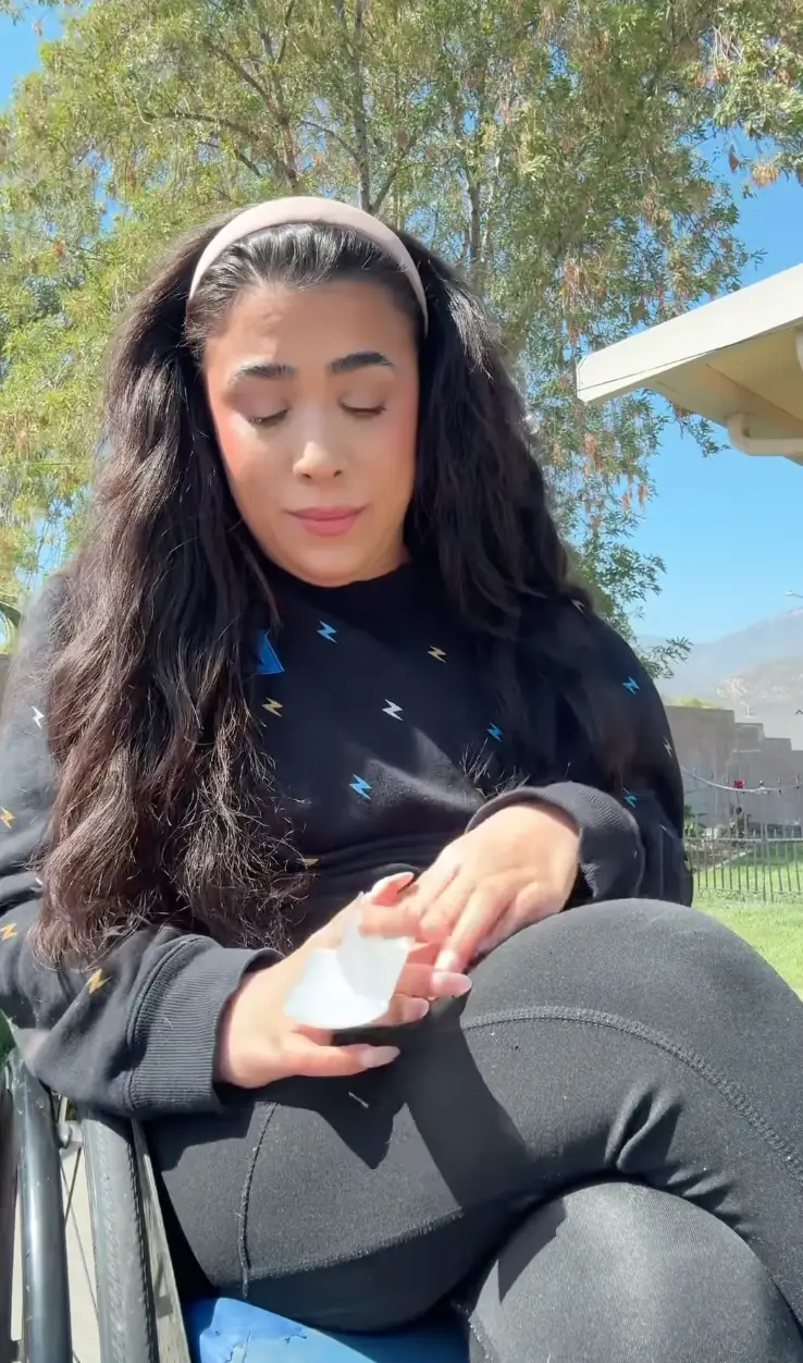 Steph showed how she can do it 'anywhere' (Instagram/@uwalk_iglide)